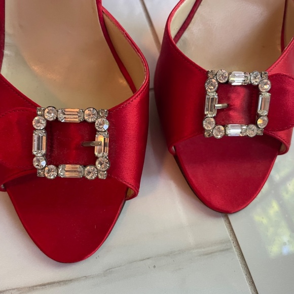 Designer Manolo Blahnik Hangisi Crystal Buckle Red Satin Pump Size 39 Worn Once - Picture 2 of 7